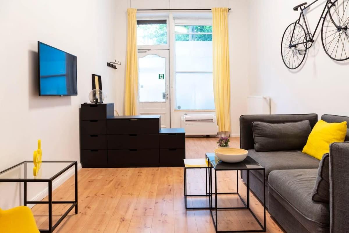 Spacious Two Br Plus Ac Plus Selfcheckin Berlino Esterno foto