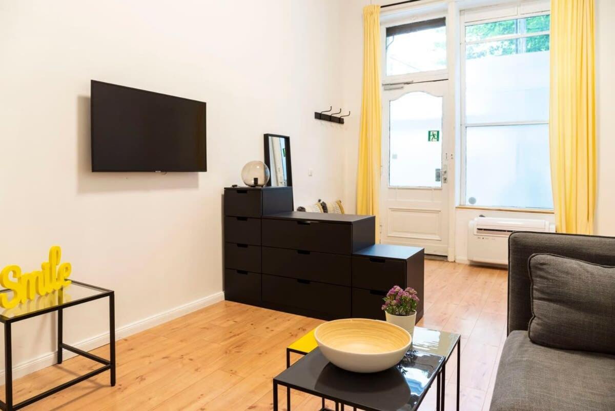 Spacious Two Br Plus Ac Plus Selfcheckin Berlino Esterno foto