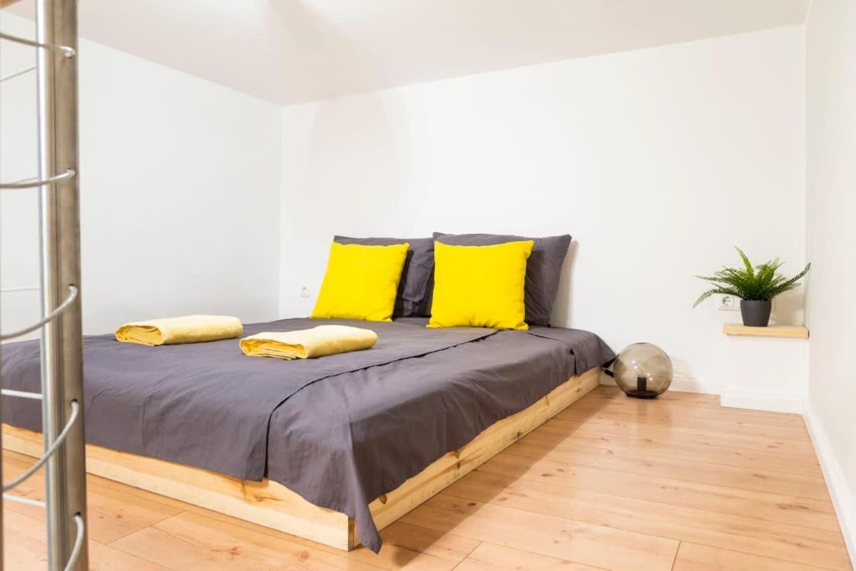 Spacious Two Br Plus Ac Plus Selfcheckin Berlino Esterno foto